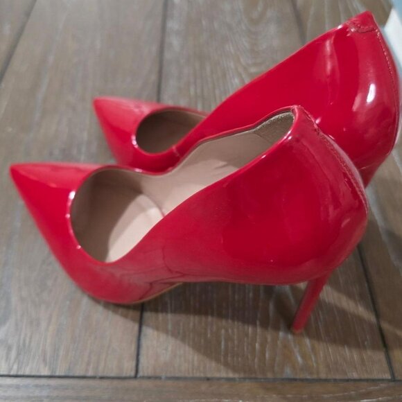 Steve Madden Women's Red Courts - Picture 2 of 8